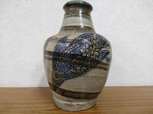 金城次郎　魚文花瓶2